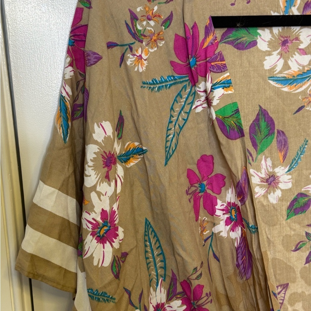 Steve Madden Floral Kimono in Tan and Pink - Picture 6 of 8